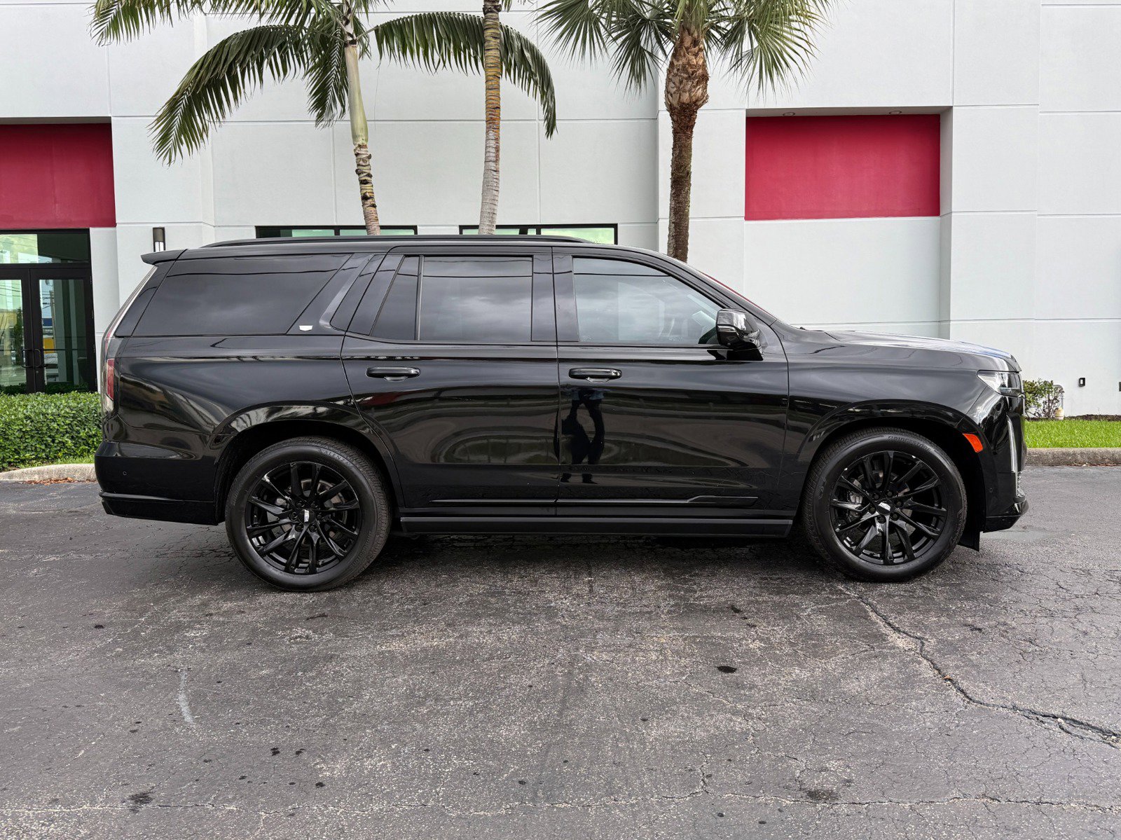 Used 2021 Cadillac Escalade Sport Platinum AWD/4WD image 2