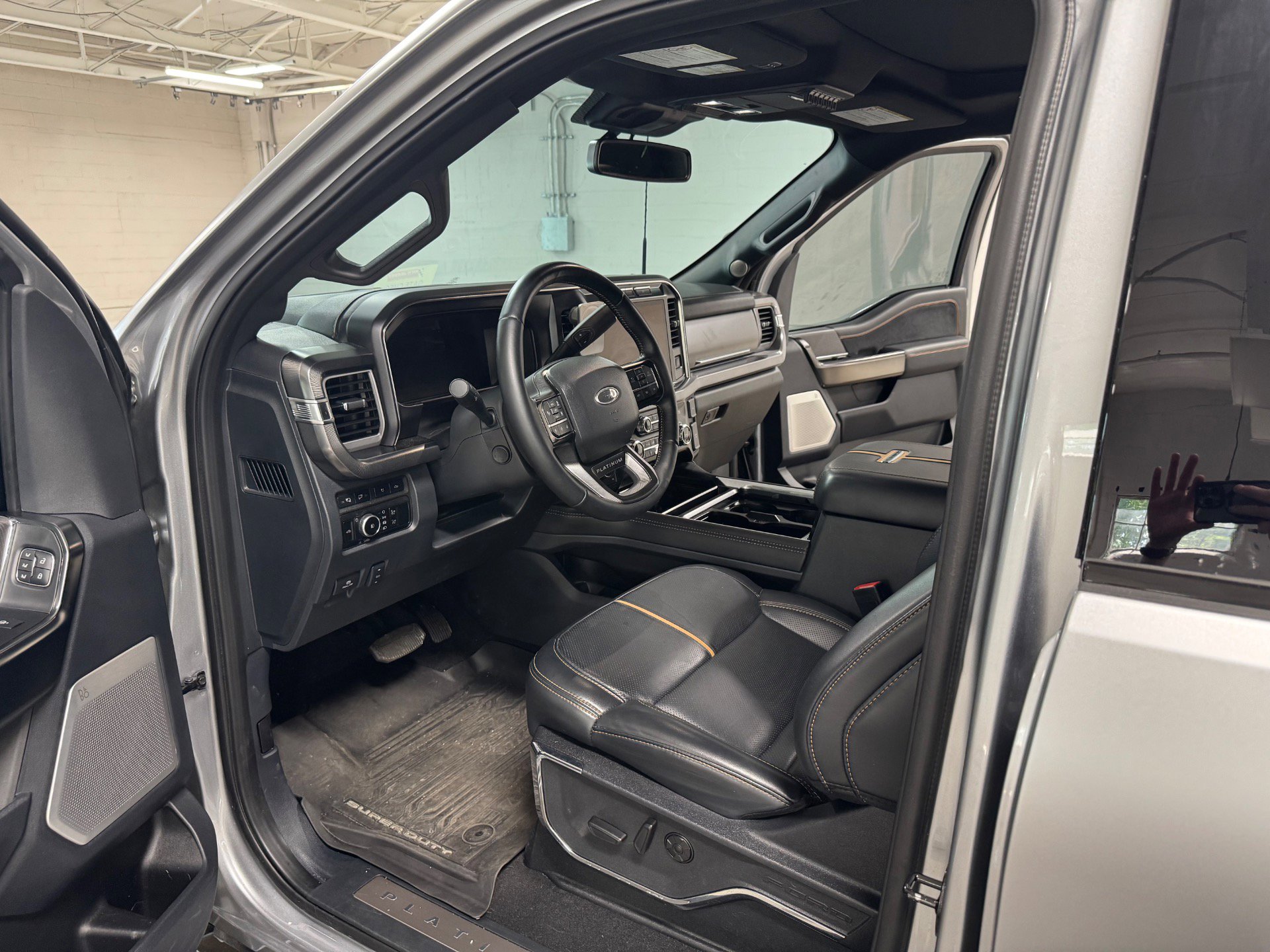 Used 2024 Ford F450 Platinum w/ Camper Package image 16