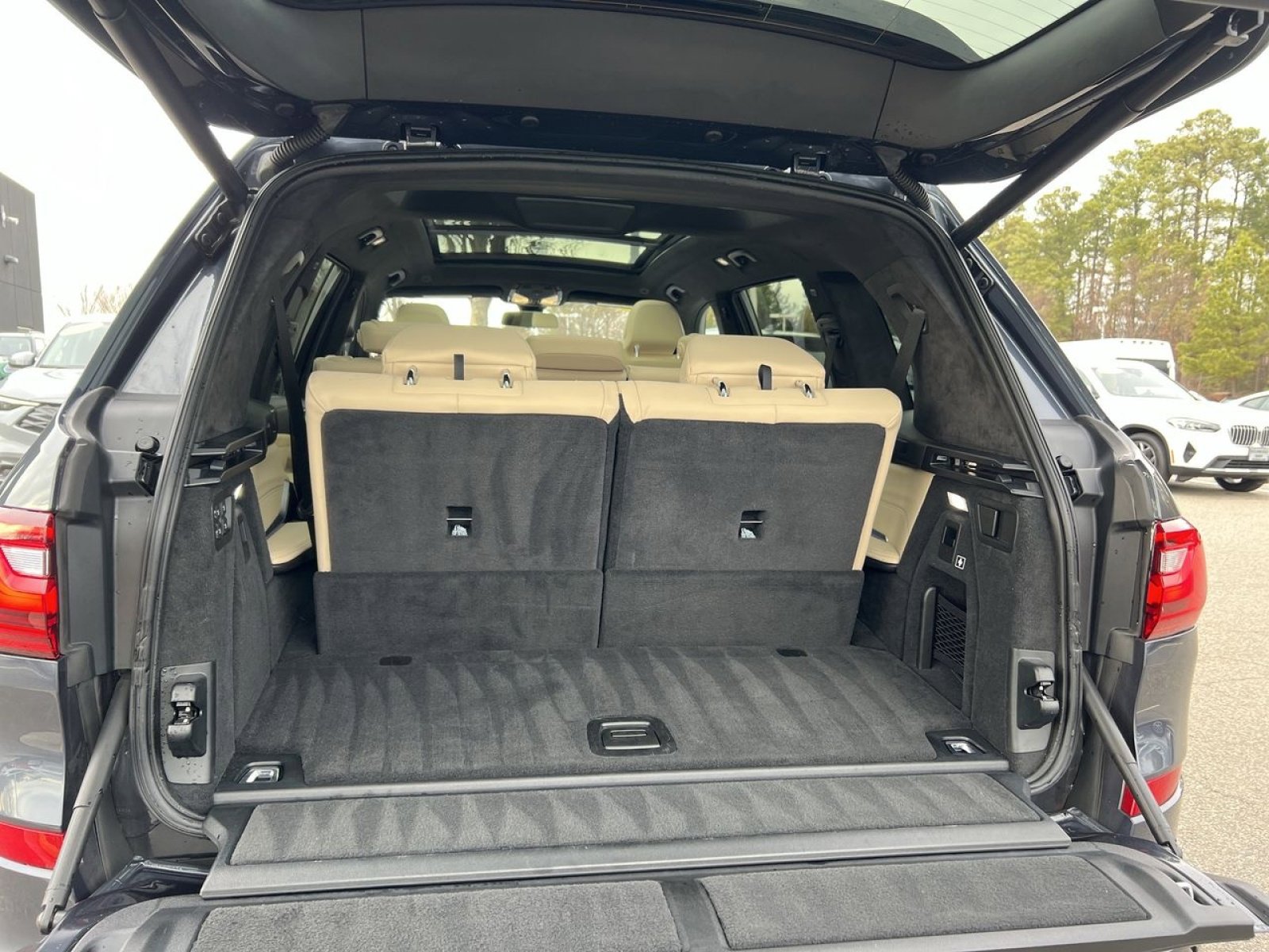 Used 2022 BMW X7 xDrive40i w/ M Sport Package image 28