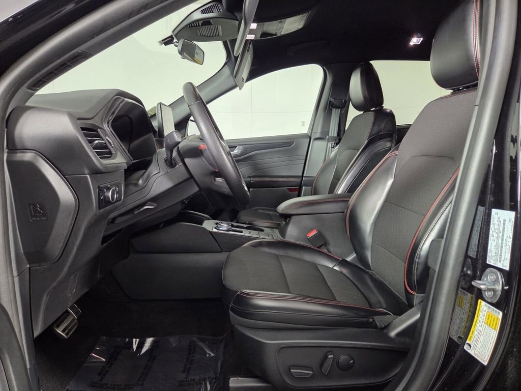 Used 2024 Ford Escape ST-Line image 9