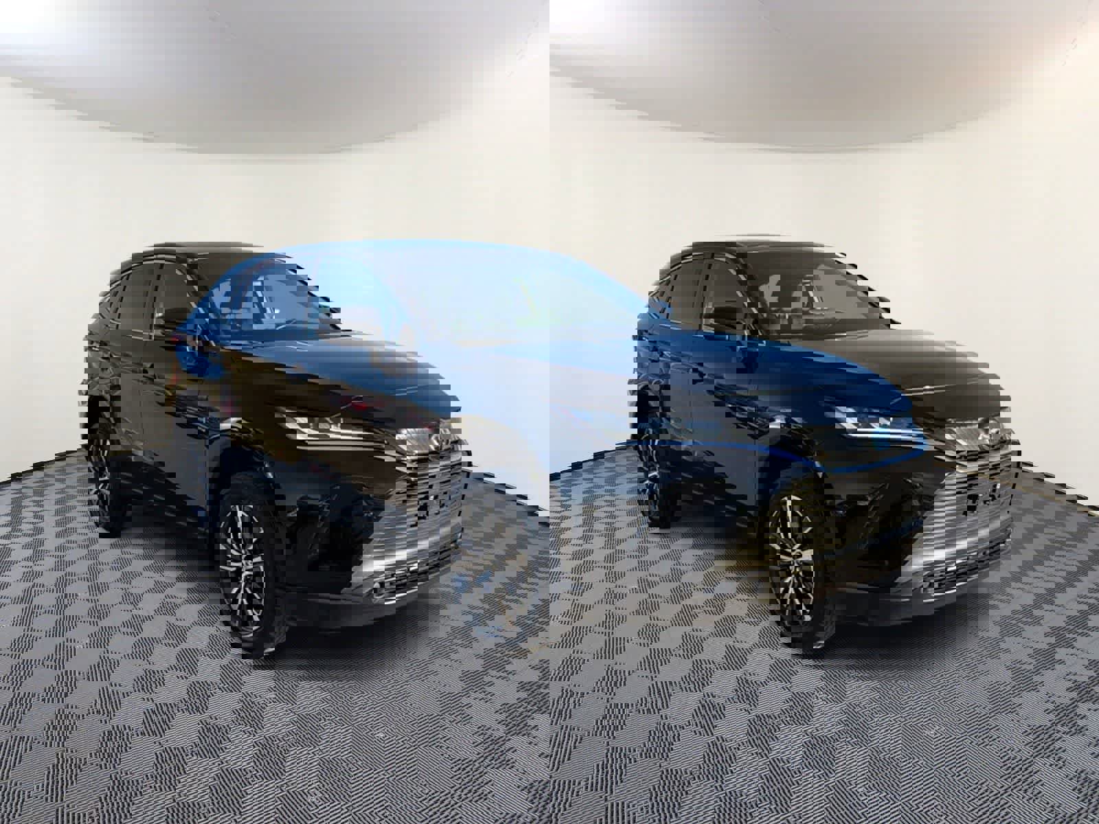 Used 2023 Toyota Venza LE image 5