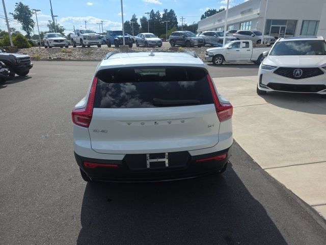 Used 2023 Volvo XC40 B4 Ultimate FWD image 5