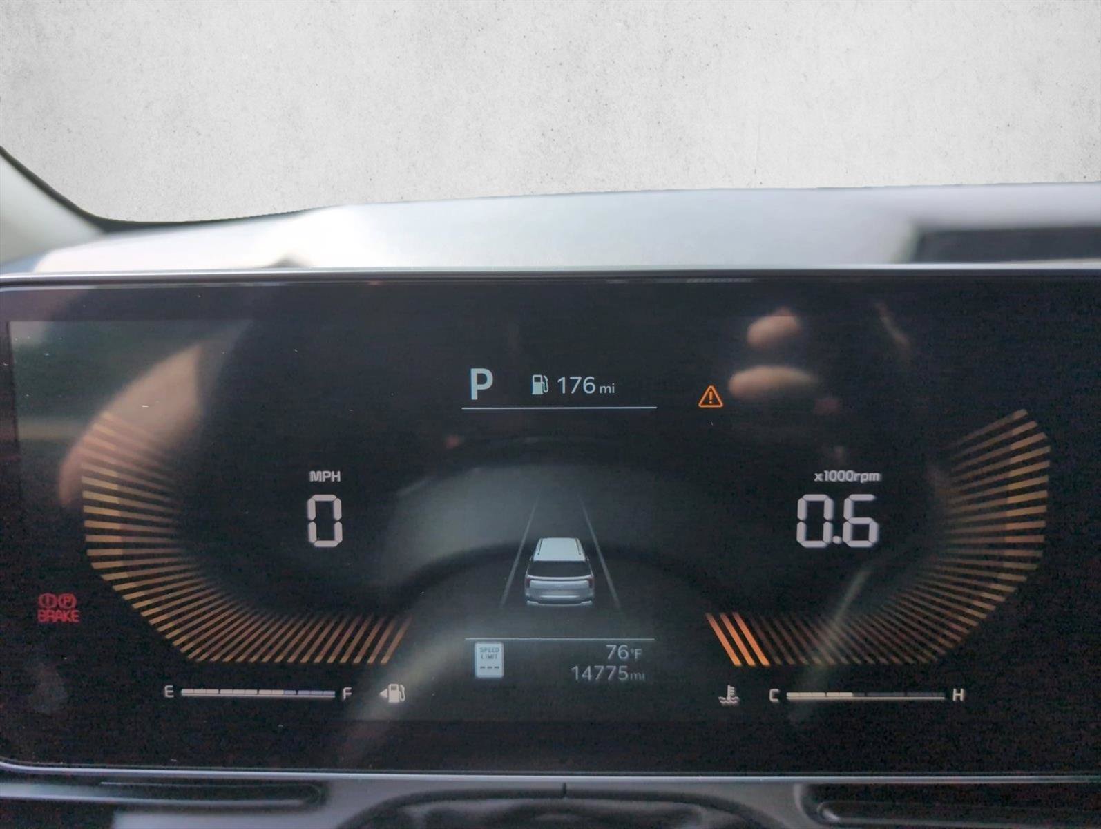 Used 2025 Kia Carnival FWD image 13