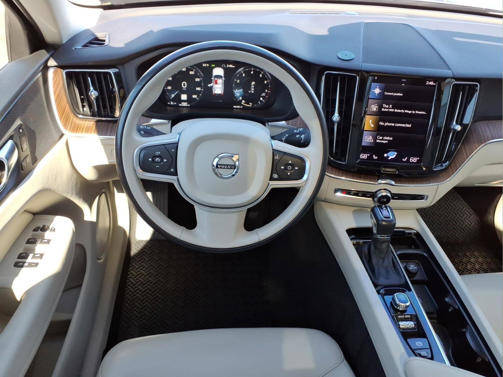 Used 2021 Volvo XC60 T5 Momentum w/ Premium Package image 17