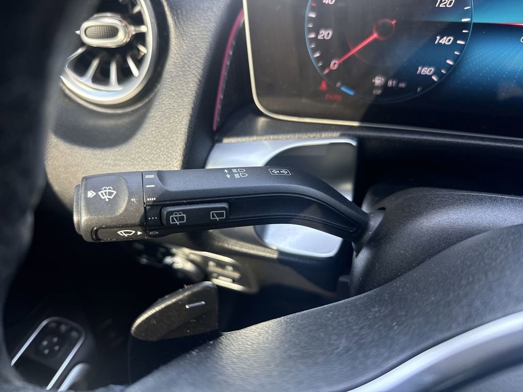 Used 2020 Mercedes-Benz GLB 250 4MATIC w/ Premium Package image 19