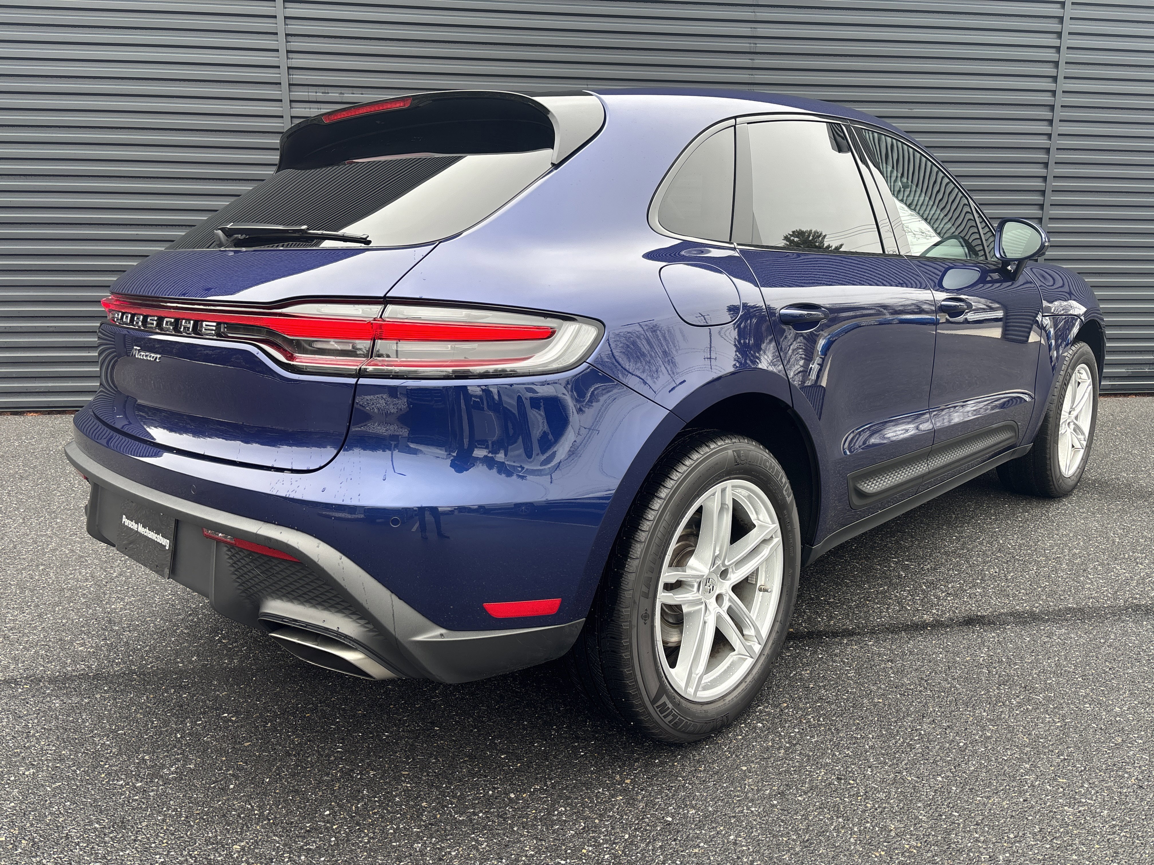 Certified 2025 Porsche Macan image 5