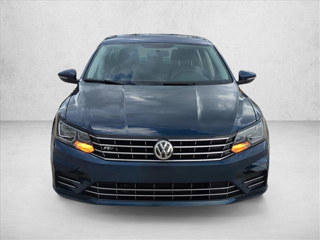 Used 2018 Volkswagen Passat 2.0T R-Line image 2