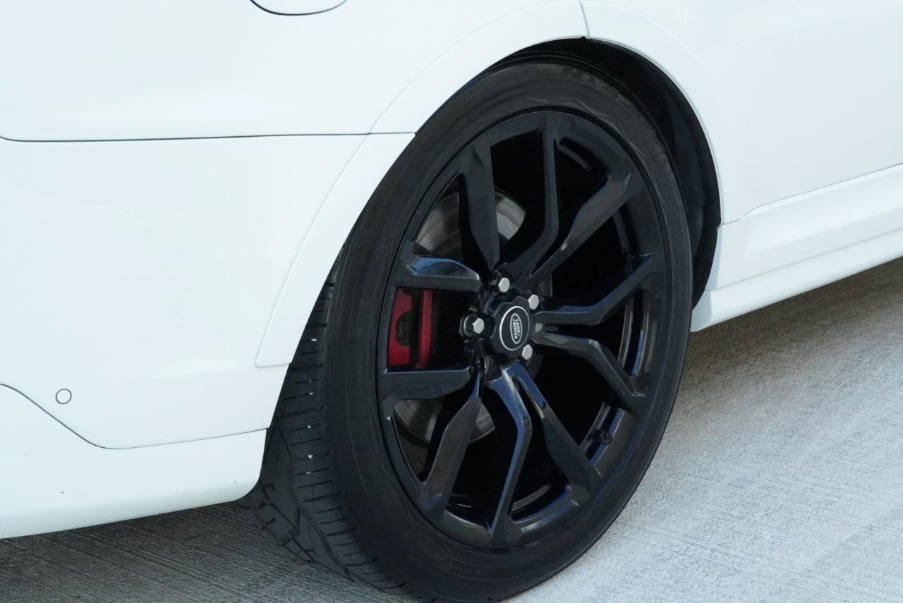 Used 2022 Land Rover Range Rover Sport SVR Carbon Edition AWD/4WD image 9