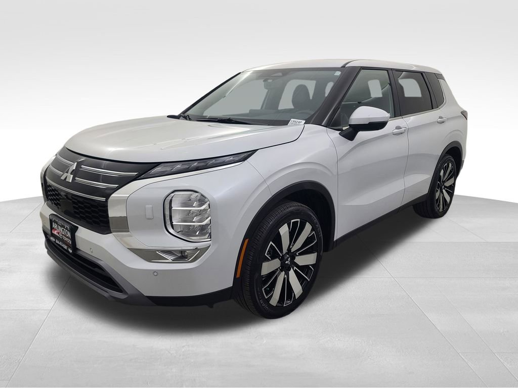 Used 2025 Mitsubishi Outlander SE image 8