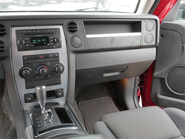 Used 2010 Jeep Commander Sport image 25
