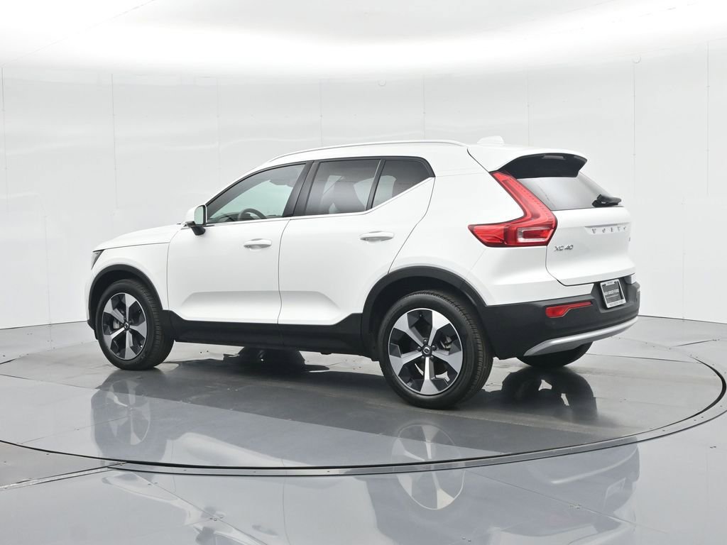 Used 2025 Volvo XC40 B5 Plus image 6