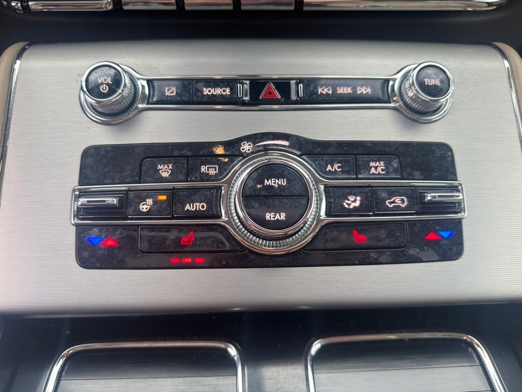 Used 2023 Lincoln Aviator AWD w/ Premium Package image 27