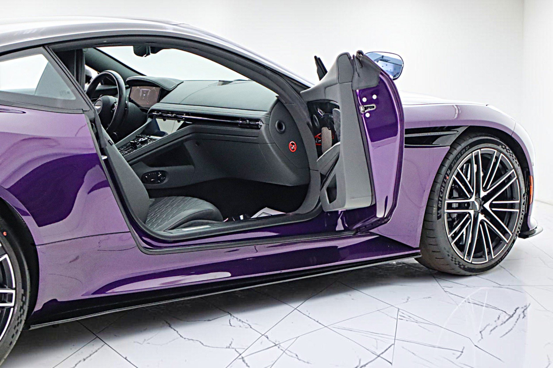 Used 2024 Aston Martin DB12 Coupe RWD image 11