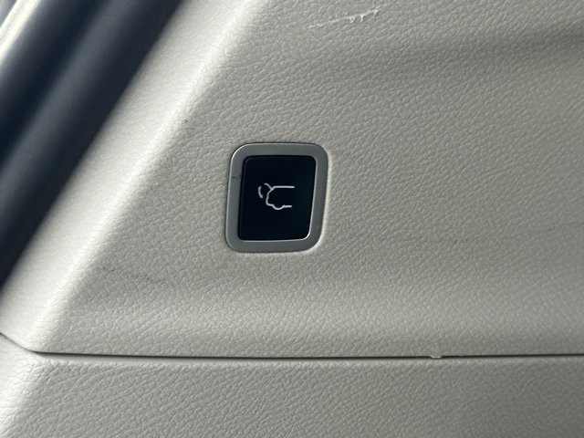 Used 2024 Chrysler Pacifica Touring-L image 21