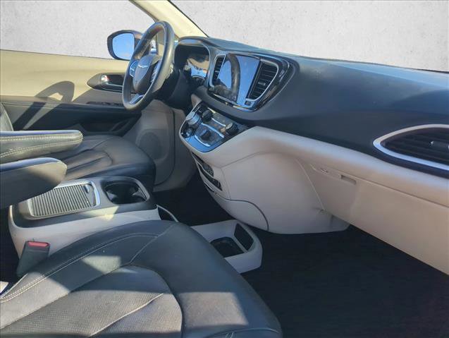 Used 2022 Chrysler Pacifica Touring-L image 20