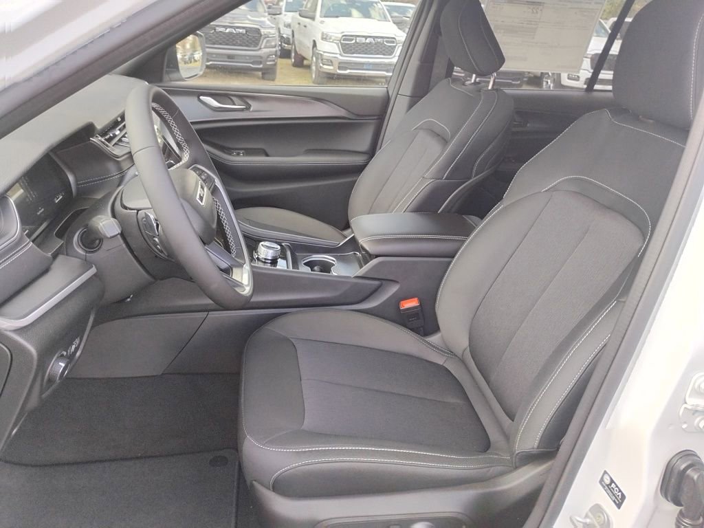 New 2025 Jeep Grand Cherokee Laredo X w/ Trailer Tow Package image 23