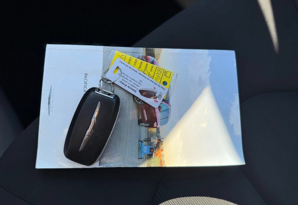 Used 2017 Chrysler Pacifica Touring FWD image 31