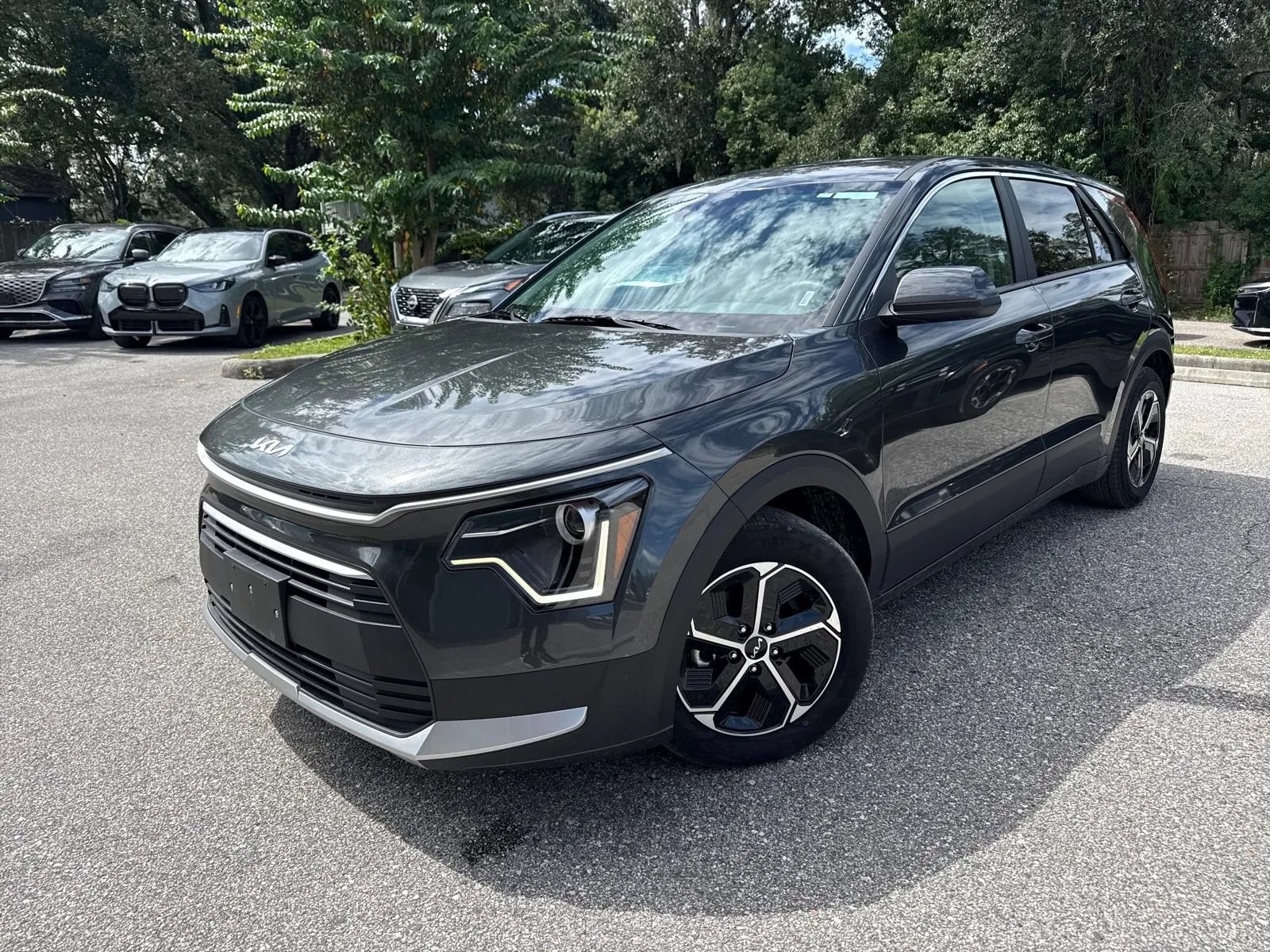 Used 2025 Kia Niro LX FWD image 2