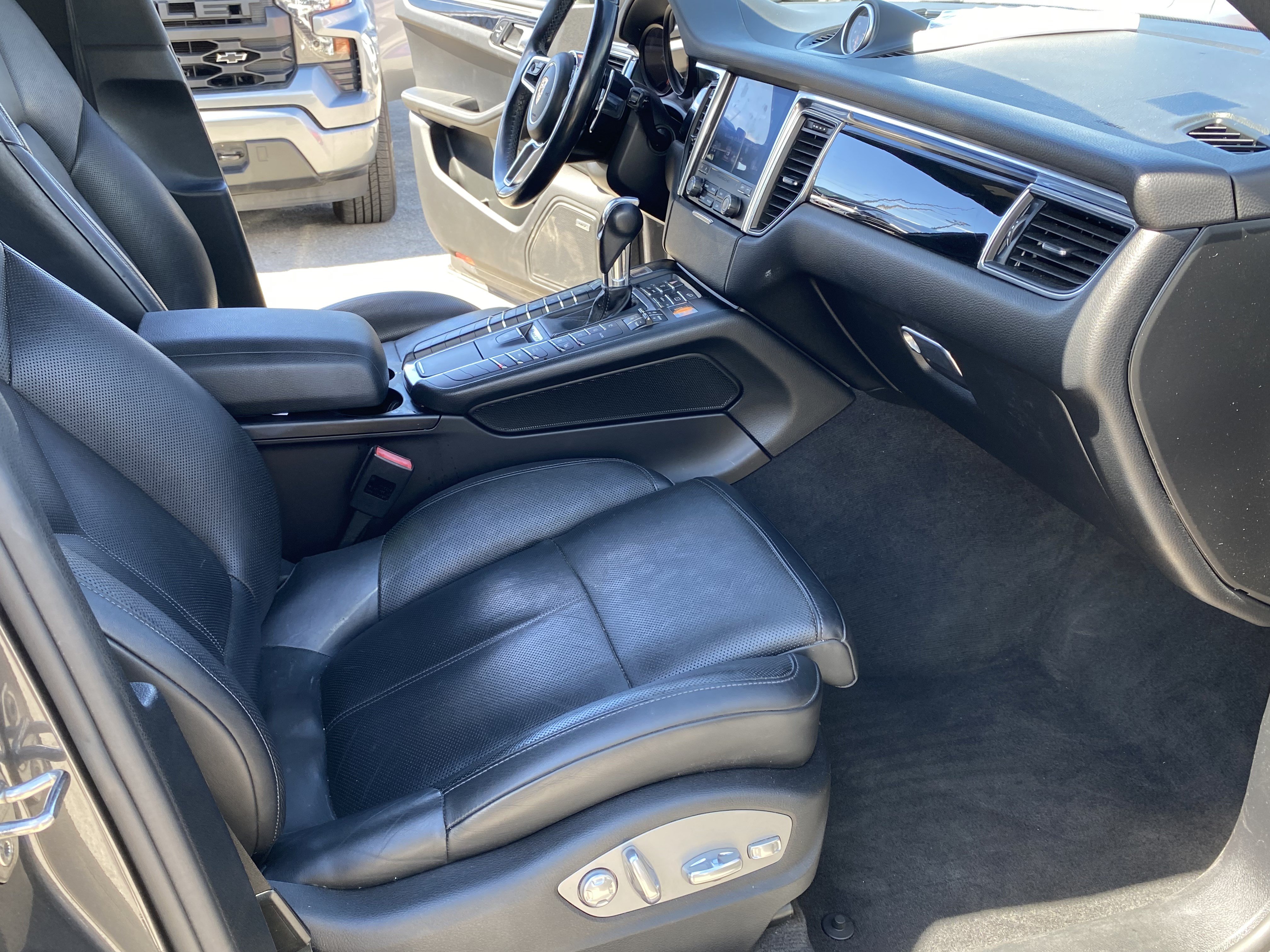 Used 2018 Porsche Macan S w/ Premium Package Plus AWD/4WD image 23