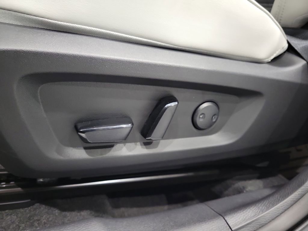 New 2026 Mitsubishi Outlander SE image 11