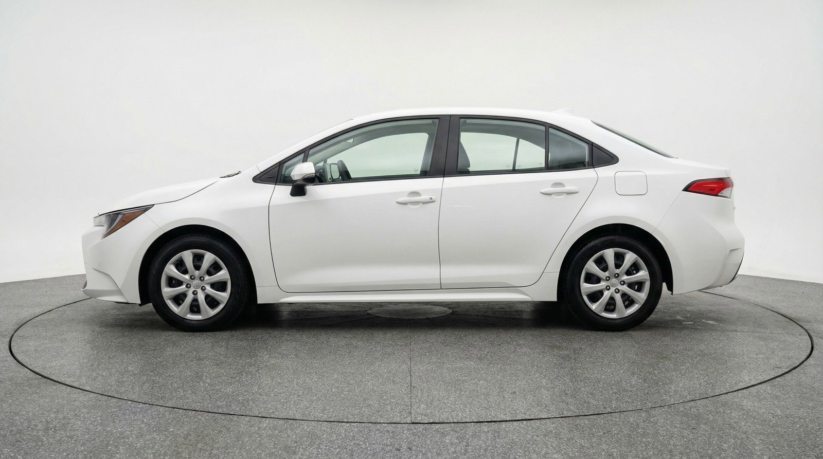 Used 2025 Toyota Corolla LE image 5