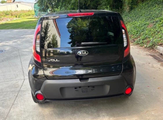 Used 2015 Kia Soul + FWD image 13