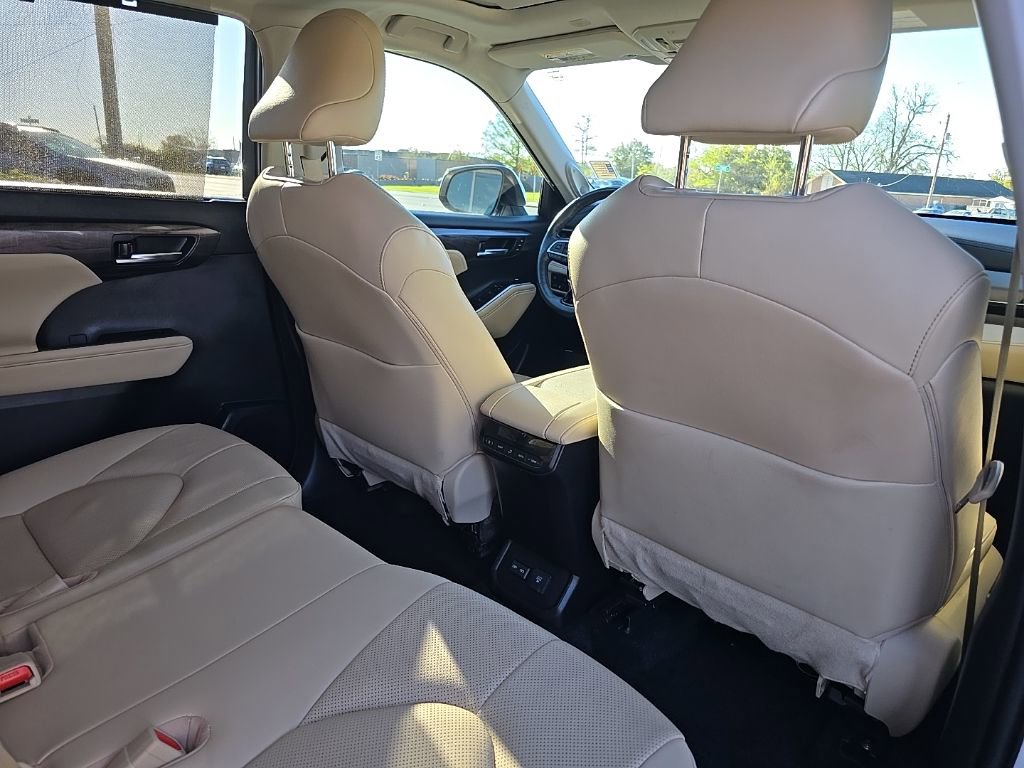 Used 2023 Toyota Highlander Limited FWD image 33
