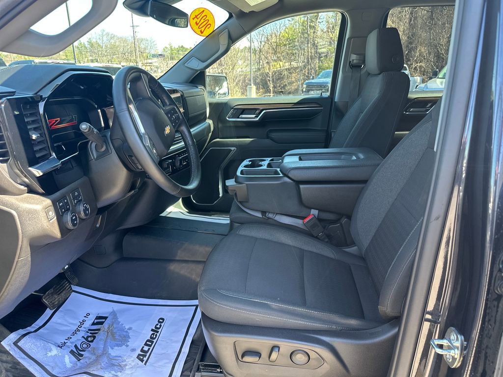 Used 2024 Chevrolet Silverado 1500 LT image 9