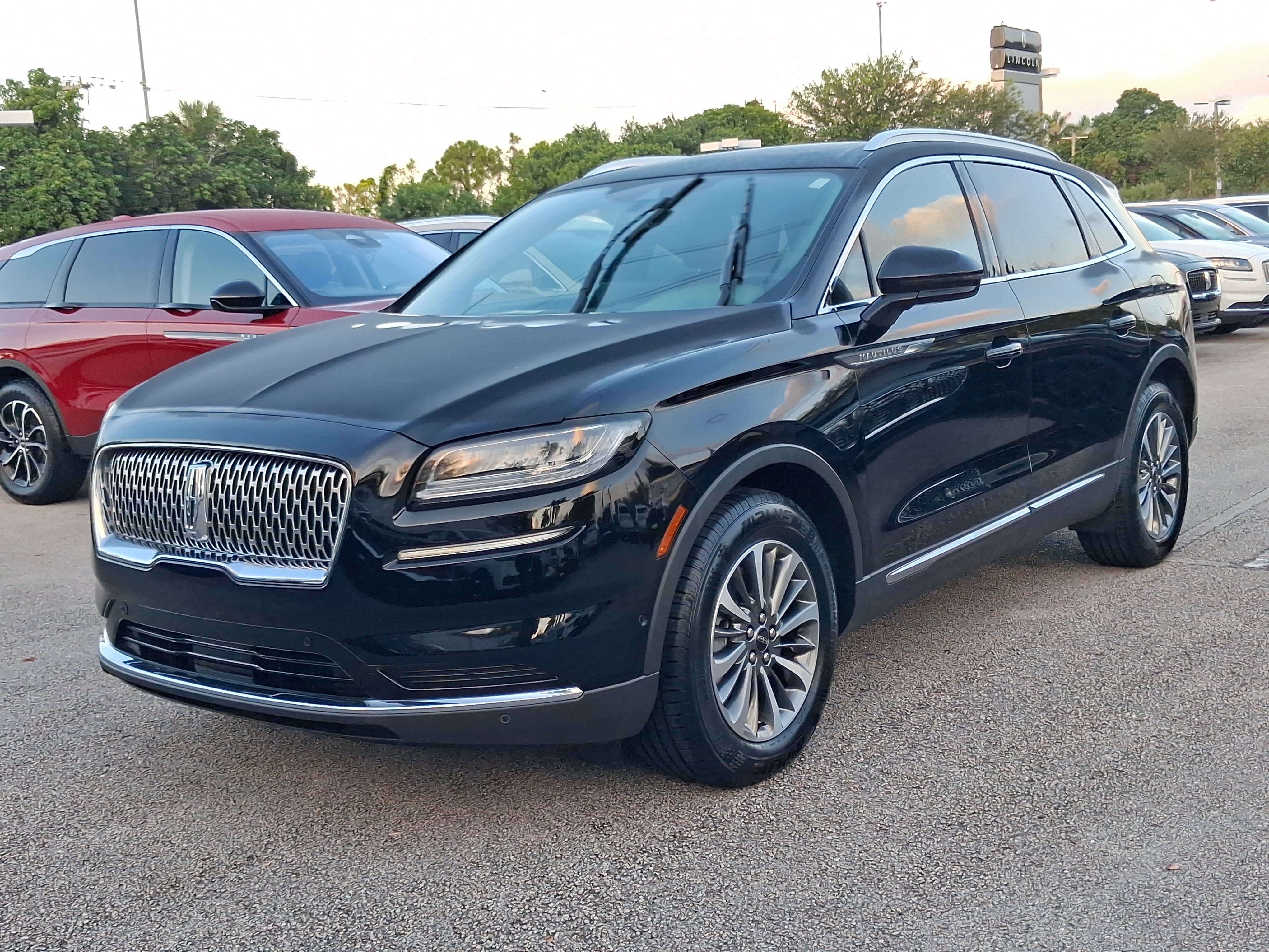 Certified 2022 Lincoln Nautilus Reserve FWD image 2