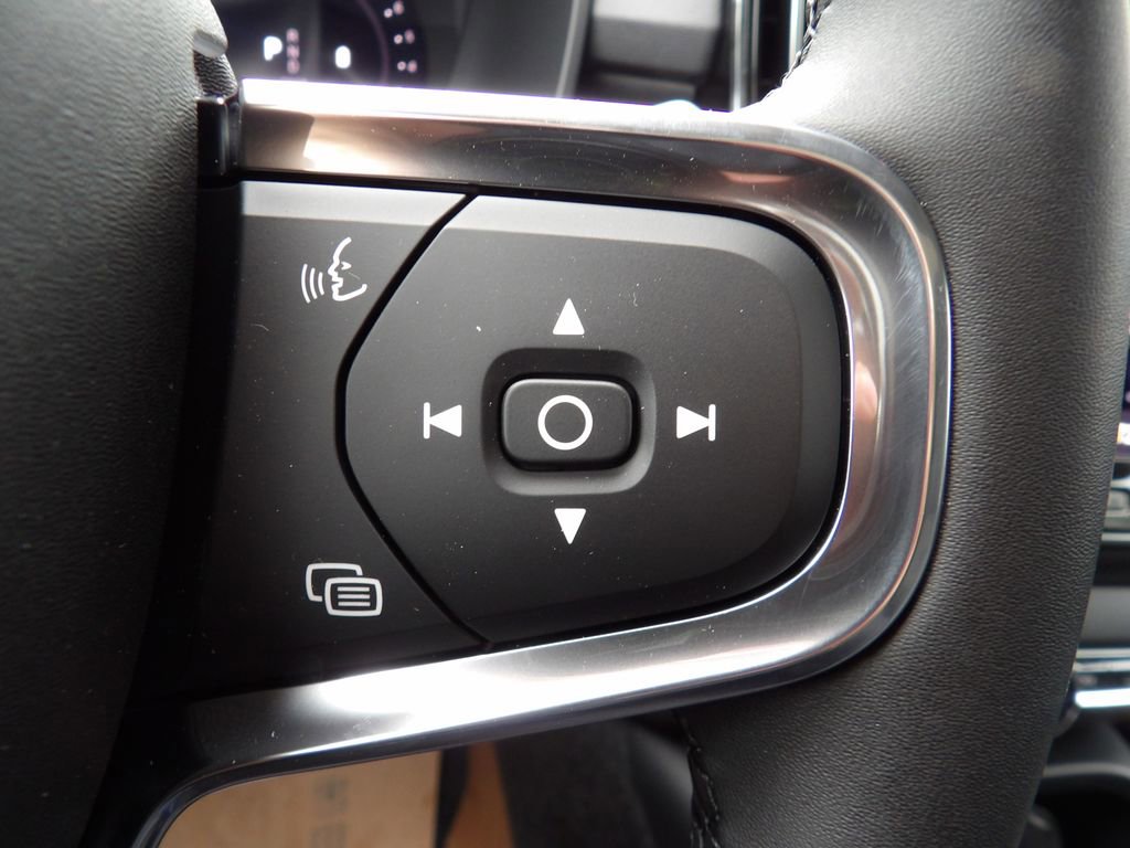 New 2026 Volvo XC40 B5 Plus w/ Protection Package Premier AWD/4WD image 16
