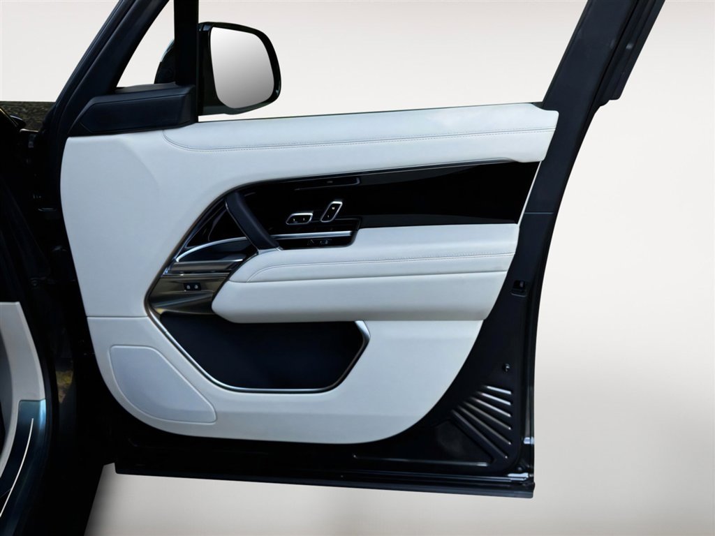 New 2025 Land Rover Range Rover SE image 21