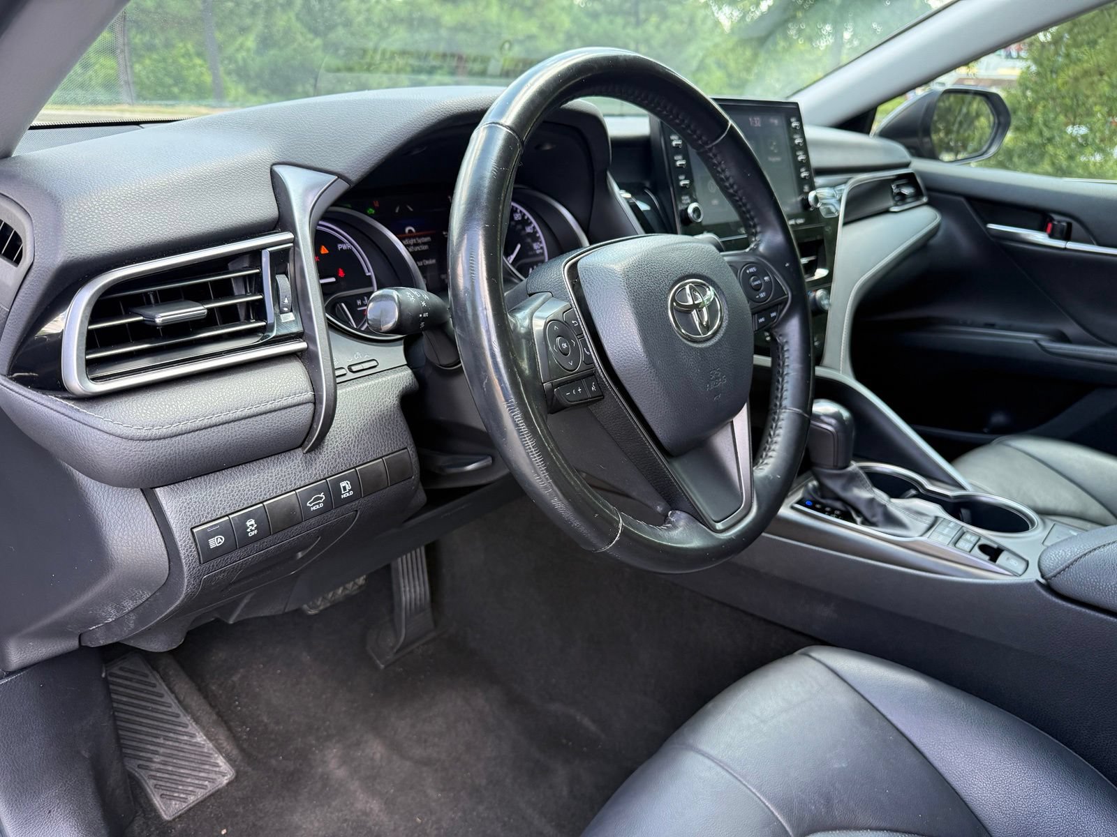 Used 2021 Toyota Camry XSE FWD image 14