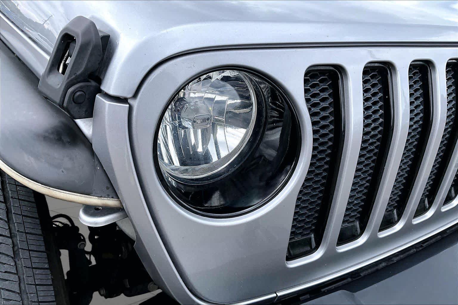 Used 2020 Jeep Wrangler Unlimited Sahara AWD/4WD image 27