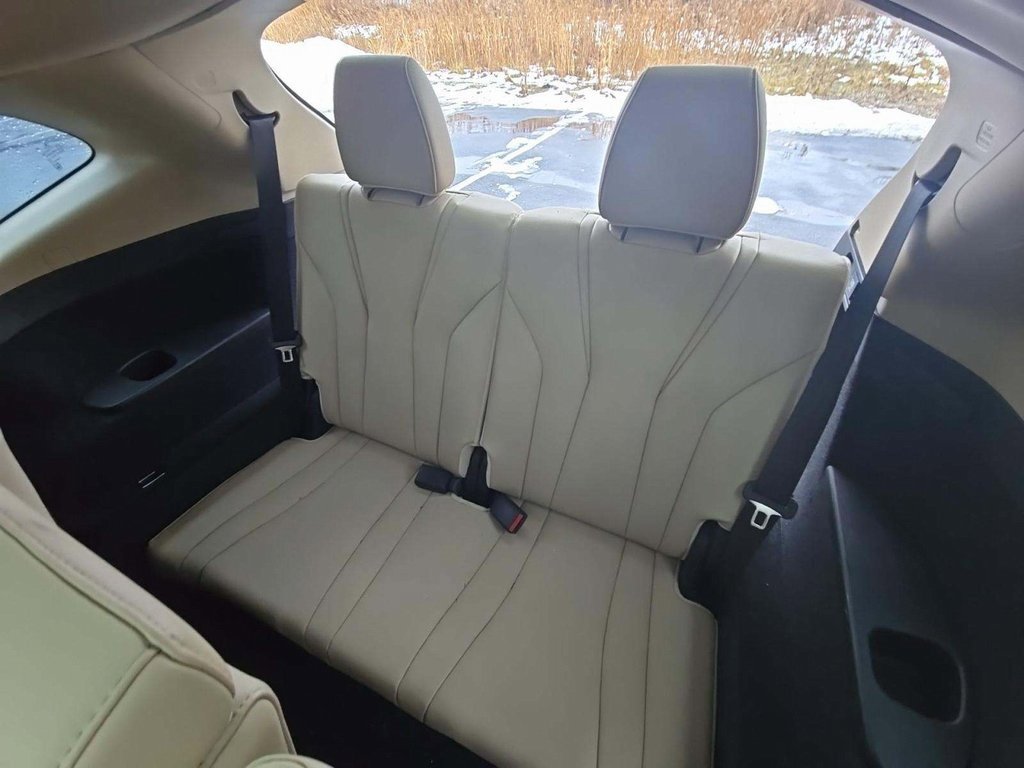 Used 2023 Acura MDX SH-AWD image 9