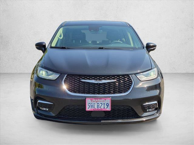 Used 2022 Chrysler Pacifica Touring-L FWD image 2