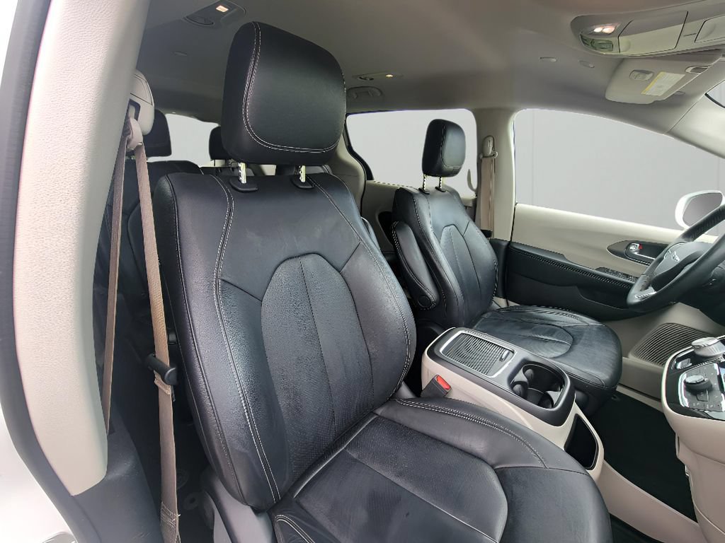 Used 2022 Chrysler Pacifica Touring-L FWD image 37