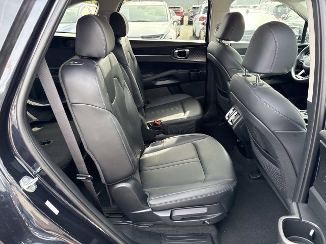 Used 2023 Kia Sorento EX AWD/4WD image 11
