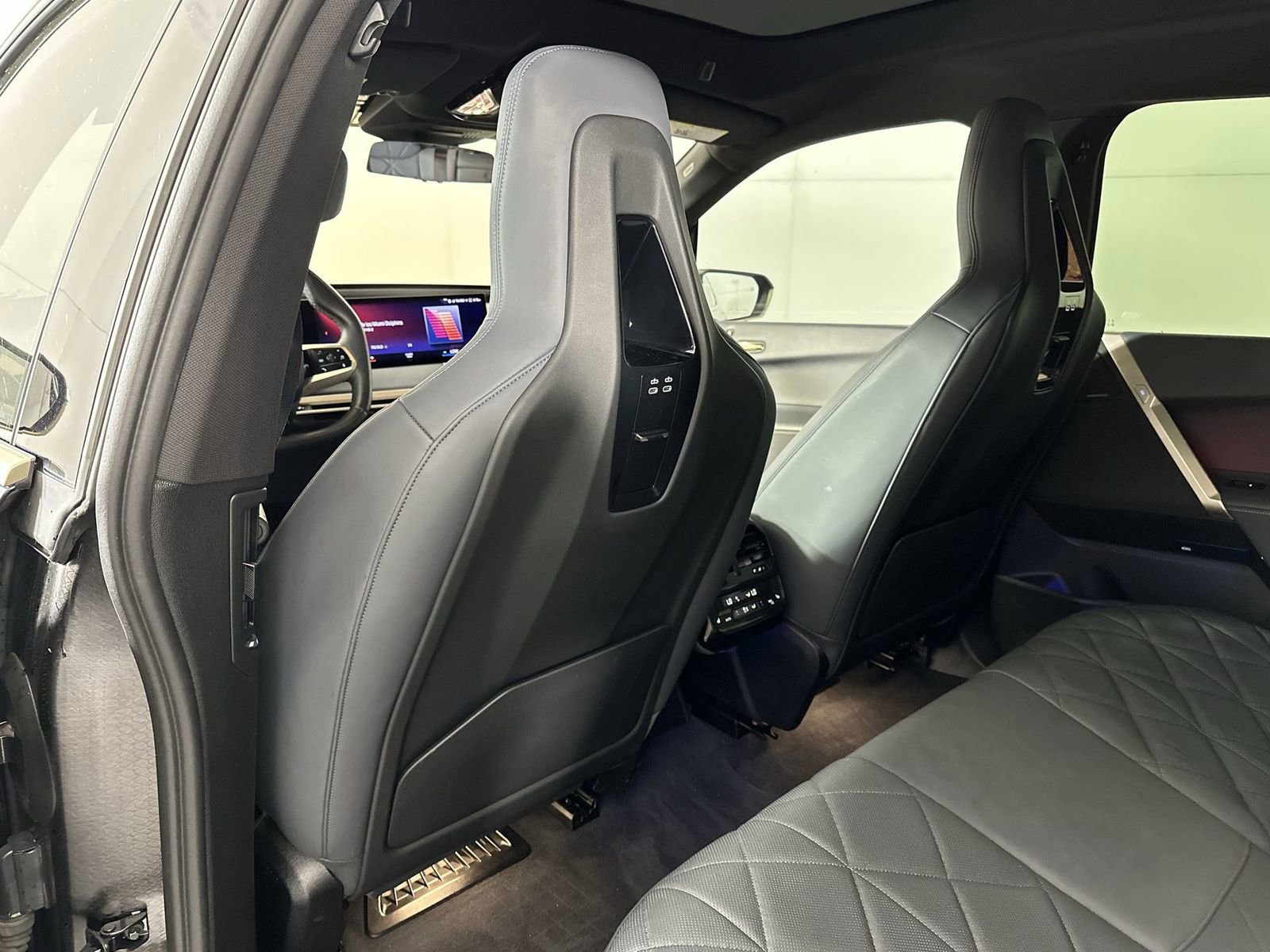 Used 2022 BMW iX xDrive50 w/ Premium Package image 24