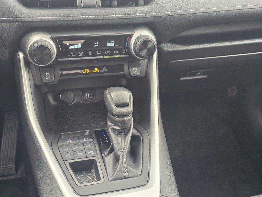 Used 2024 Toyota RAV4 LE image 19