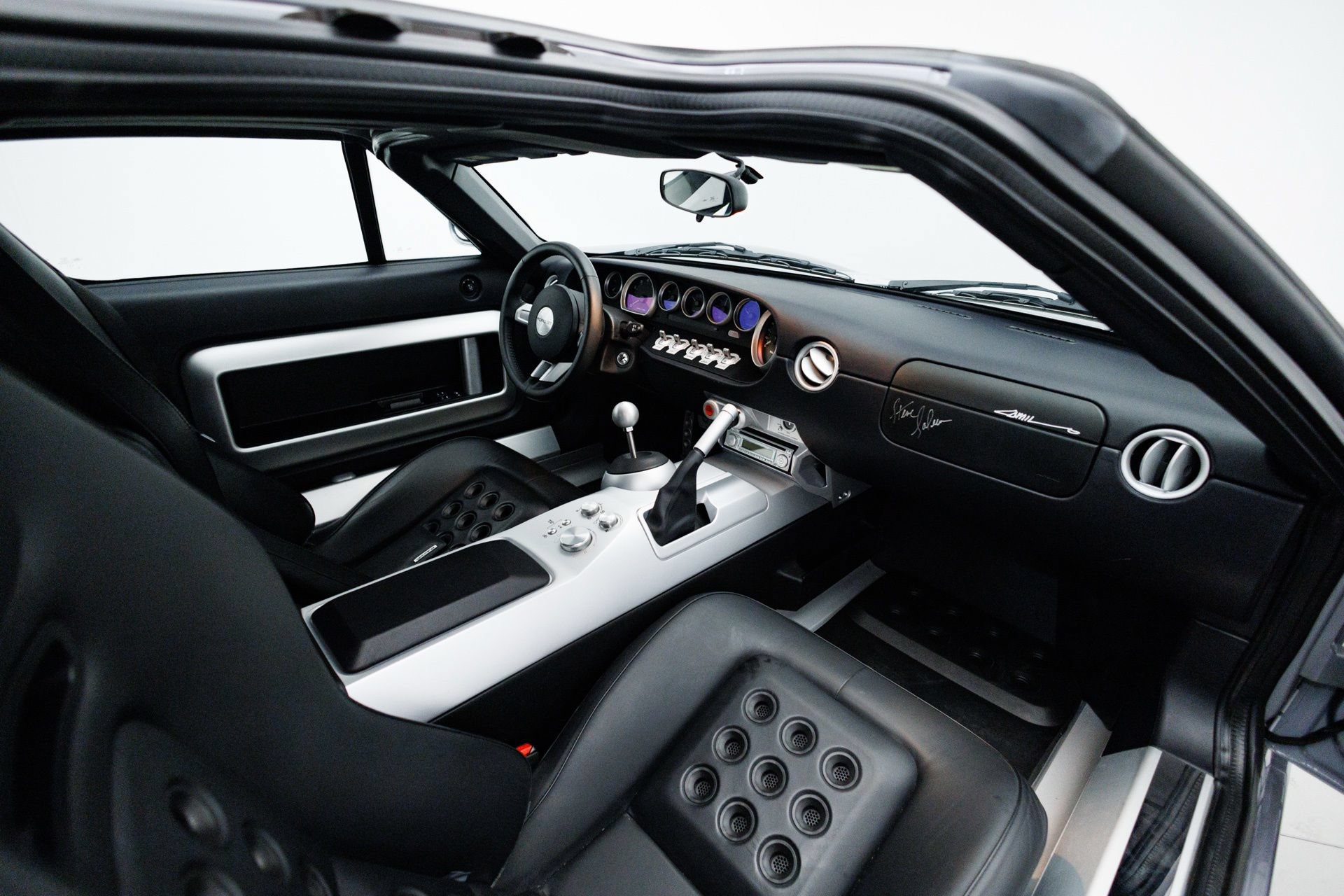 Used 2006 Ford GT RWD image 44