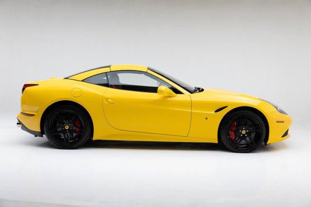 Used 2016 Ferrari California T image 31