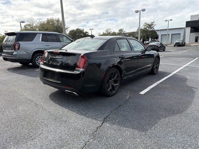 Used 2022 Chrysler 300 Touring w/ Sport Appearance Package image 5