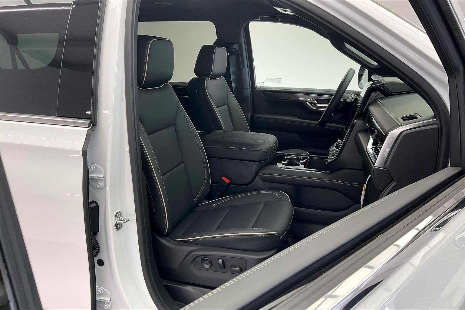 New 2026 GMC Yukon XL Elevation AWD/4WD image 9
