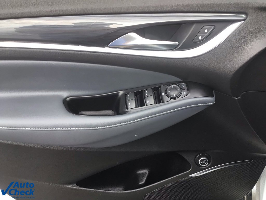 Used 2022 Buick Enclave Essence image 10