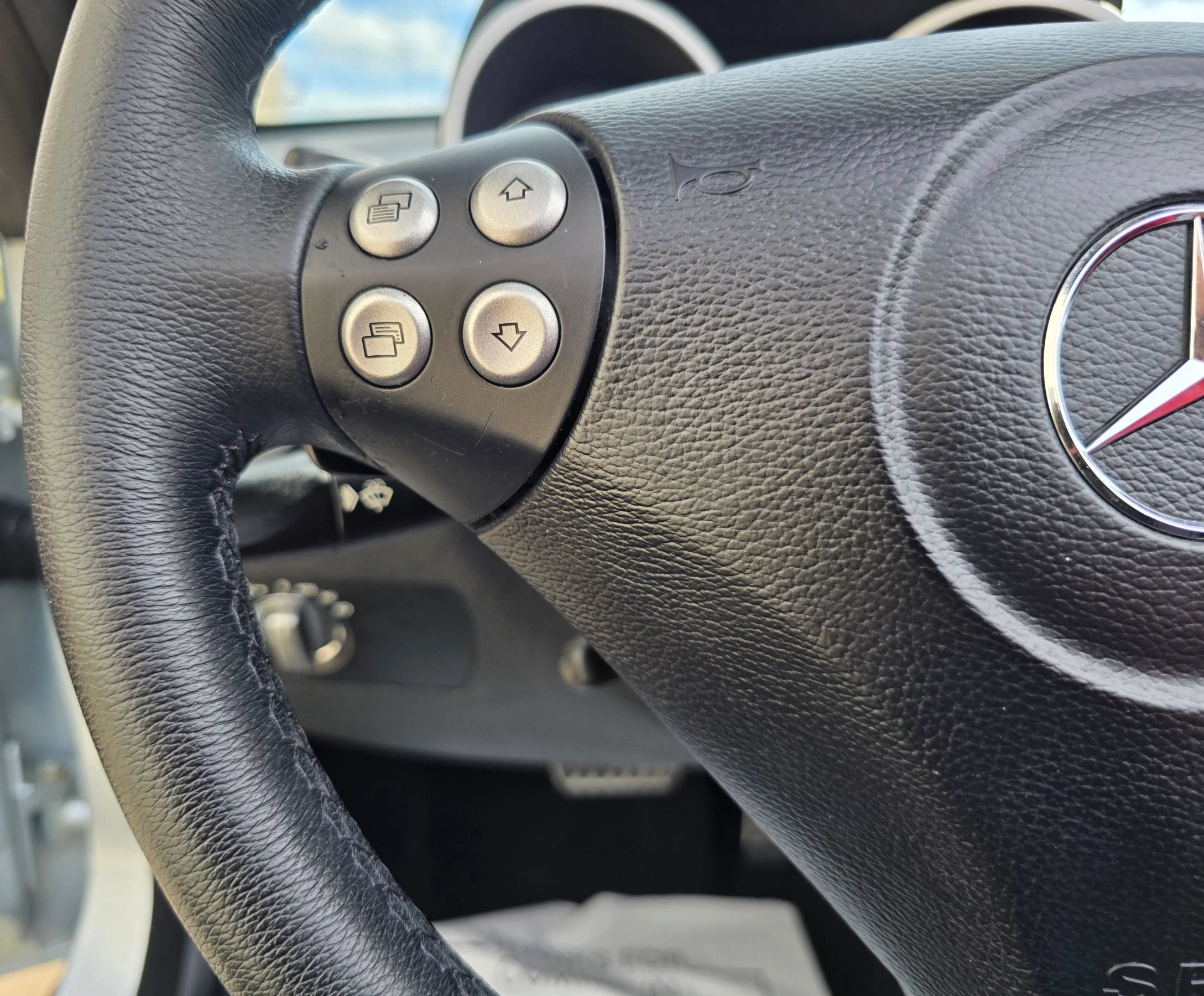 Used 2008 Mercedes-Benz SLK 350 image 32