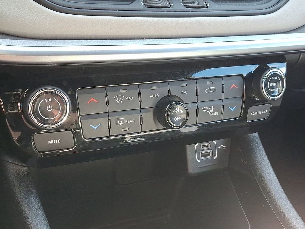 Used 2025 Jeep Compass Limited image 14