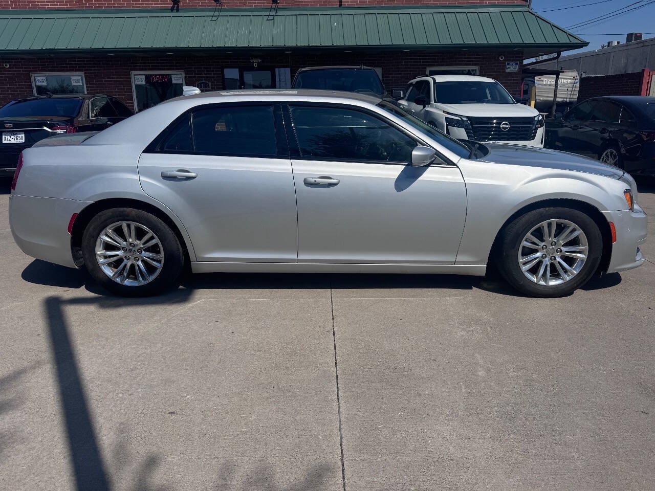 Used 2019 Chrysler 300 Touring w/ Quick Order Package 2EF RWD image 4