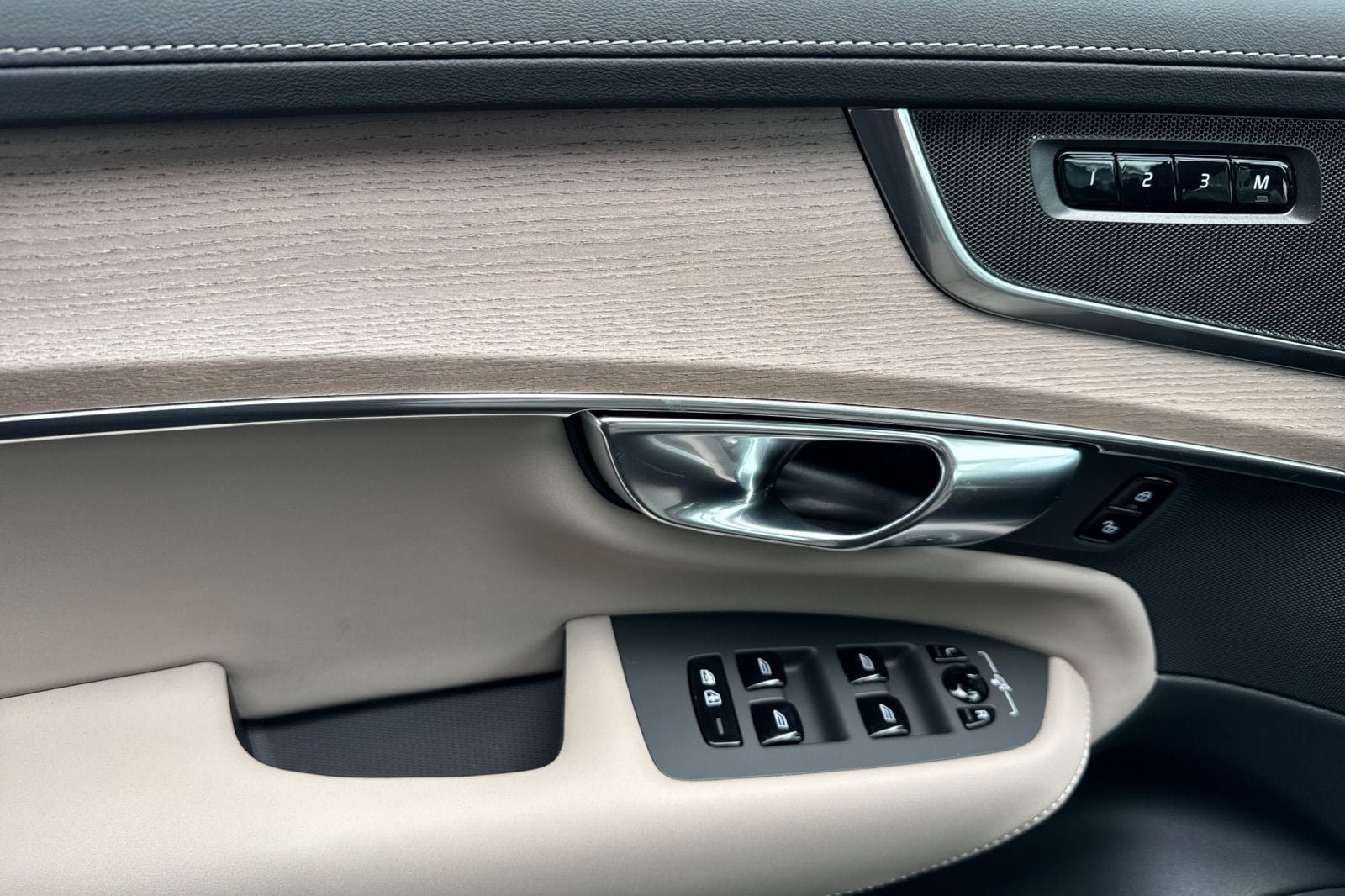 New 2026 Volvo XC90 B5 Plus w/ Protection Package AWD/4WD image 10