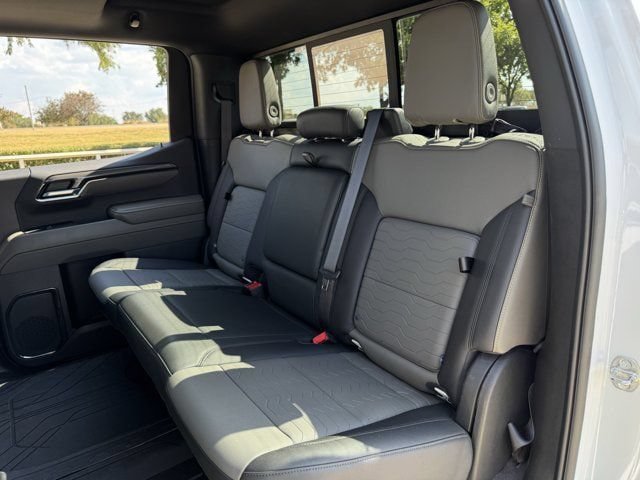 Used 2024 Chevrolet Silverado 1500 ZR2 w/ Technology Package AWD/4WD image 29