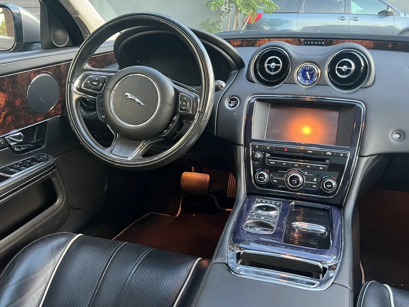 Used 2011 Jaguar XJ L RWD image 17